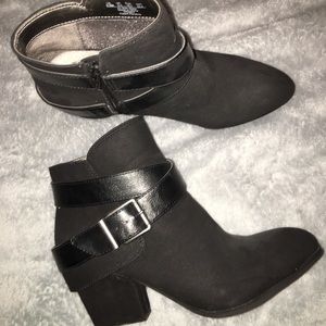 Black heel boots